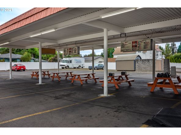 1270 W Harvard Ave, Roseburg, OR 97471